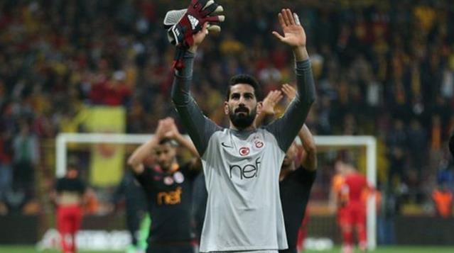 St. Johnstone maçında Galatasaray kalesini koruyacak İsmail Çipe'ye taraftardan destek yağdı